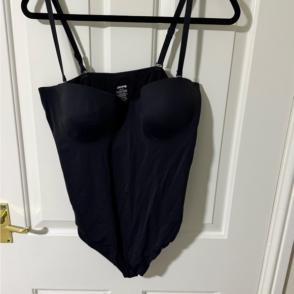 SKIMS Contour Lift Thong Bodysuit-Black 2x - Picture 4 of 7